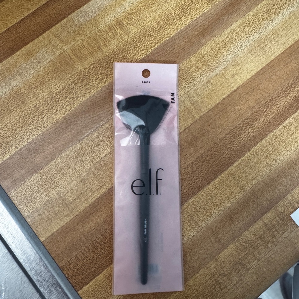 ELF Fan Brush - Black